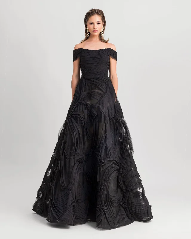 scalloped prom dress-Off-The-shoulders Tulle Gown